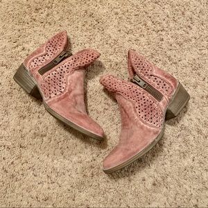Circle G Pink Cutout Leather Shortie Boots size 10
